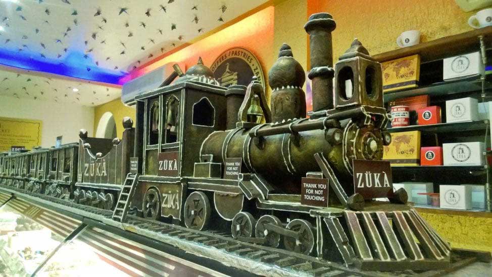 vintage-chocolate-train-by-zuka